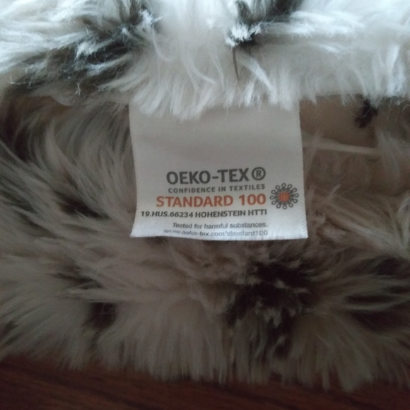 Pair Of Oeko-Tex Faux Fur Pillow Covers - Picture 5 of 5